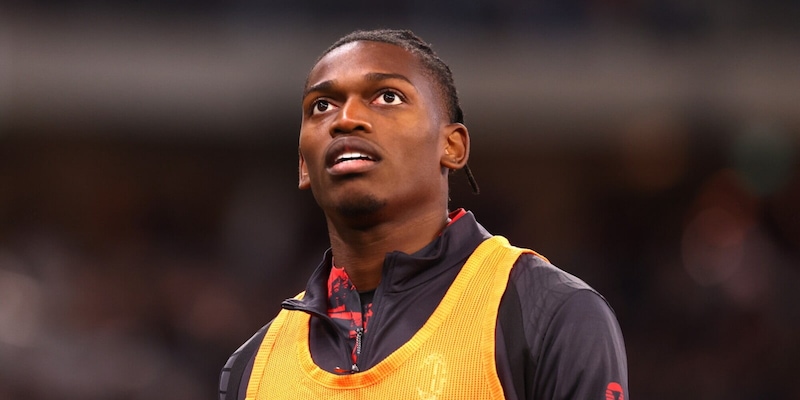 Leao tra infortunio e mercato: escluso da Milan-Manchester United, cosa succede
