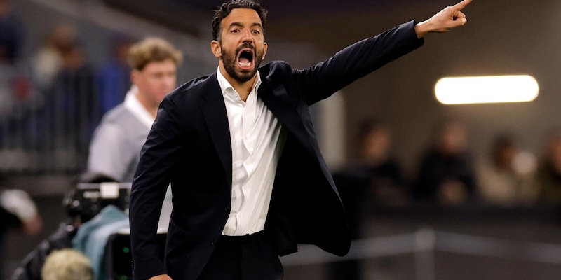 Amorim: "Onoriamo Baresi riportando il Milan dove merita di stare". Poi parla del derby di Leao