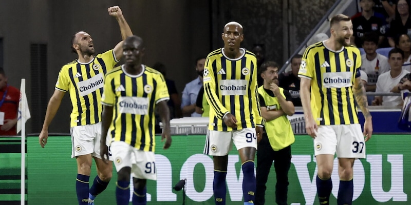Il Lione scende in Europa League, Openda pu&ograve; sfidare la Juve: Fenerbahce in Champions dopo 18 anni