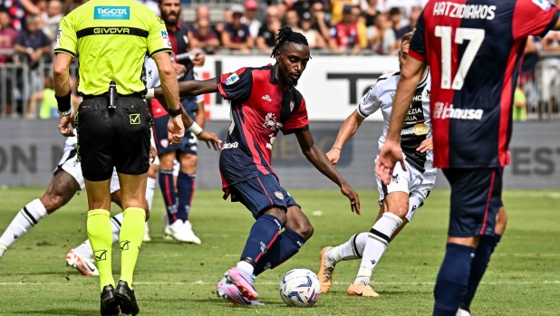 Cagliari, i ricordi di Makoumbou: "Eravamo 14esimi, poi è arrivato Ranieri e siamo andati in A"