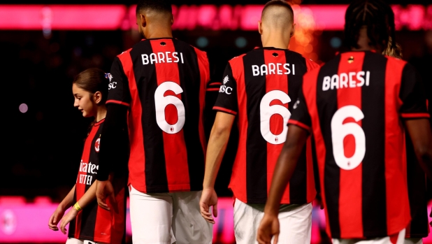 Amori, tragedie, opportunità, simboli: tutte le storie dietro alle maglie ritirate