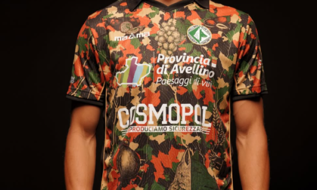 Dalle nocciole al caciocavallo sulla maglia: l'Avellino in Coppa omaggia l'Irpinia, ma i tifosi...