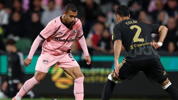 Palermo, Vavassori: "Gol al debutto come Cavani? Non ci avevo pensato. Spero di farne 15..."