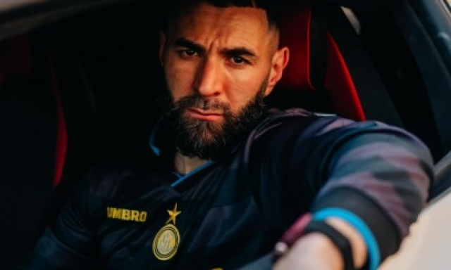 Benzema annuncia l'addio all'Al Hilal di Inzaghi. E sui social è ancora in posa con la maglia dell'Inter...
