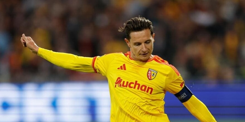Koleosho in gol, ma il Paris Fc cade a Lens: rimonta firmata da Thauvin e Hazard