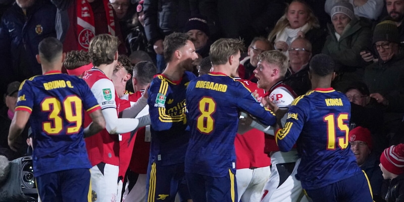 Arsenal shock: fuori dalla Carabao col Fleetwood! Dortmund avanti al 93', goleade in Coppa del Re