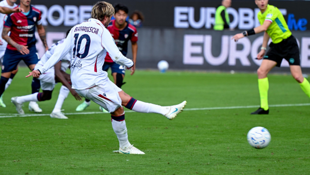 Cagliari-Bologna, le pagelle: Bernardeschi dipinge, 7. Maldini stavolta stecca: 5,5